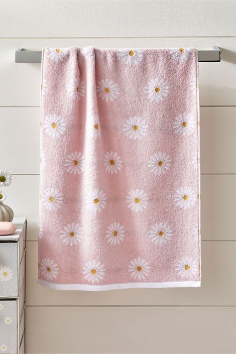 Pink Hand Towels, Pink Bathroom Accessories, Pink Beach Towel, Pink Towels, Pink Baths, Girls Bathroom, Pink Bathroom, Pink Daisy, Towel Sizes