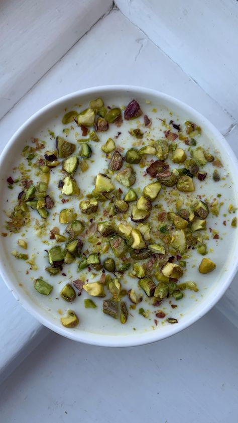 Sandra | health & wellness on Instagram: “White chocolate pistachio overnight oats ✨ If you are looking for a healthy and high in protein breakfast alternative but you don't have…” Pistachio Oats, Breakfast Alternatives, Pistachio Shells, Protein Breakfast, Overnight Oats, Protein Powder, Pistachio, White Chocolate, Oats