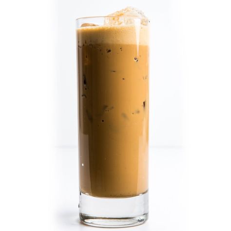 Iced Coffee Shakerato How To Make Ice Coffee, Iced Coffee Drinks, Coffee Treats, Coffee Industry, Chin Chin, Coffee Barista, Caramel Syrup, Drinks Cocktails, Flavored Syrup