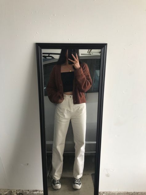 Light Brown Cardigan Outfit Aesthetic, Converse Cardigan Outfit, Cropped Brown Sweater Outfit, Outfit Ideas Cream Pants, Causal Dress Pants Outfit, How To Wear Brown Cardigan, Brown Basic Outfit, Outfits With Light Brown Jeans, Brown Sweater Cardigan Outfit