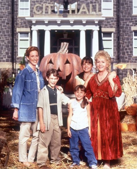 Halloween Movie Screencaps, Movies To Watch With Kids, Halloweentown Movie Aesthetic, Halloweentown 2, Halloweentown Movie, All Disney Halloween Episodes, Halloween Town Aesthetic Movie, Halloween Questions, Scary Movies To Watch