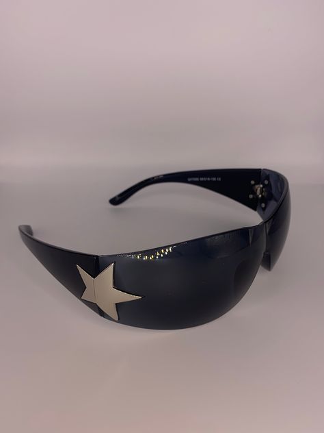 These Y2K-approved visors are the star of the show! The silver star detail takes it to the top with a glitzy style that's sure to turn heads and make you shine. And don't worry, if one color isn't enough, choose from others! Y2k Star Glasses, Star Girl Clothes, Different Styles Fashion List, Star Things, Shiny Accessories, Korean Sunglasses, Star Glasses, Star Sunglasses, Star Accessories