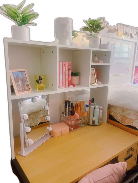 Dorm Inspo Cozy Pink, Dorm Room Desk Ideas, Dorm Vibes, Pretty Dorm Room, Dorm Room Essentials List, Dorm Room Desk, College Desk, Desk Idea, College Dorm Room Inspiration