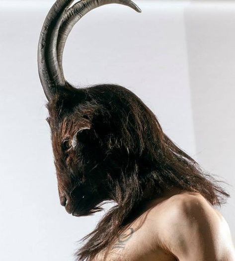 Goat Mask, Head Pieces, Animal Head, Foto Art, Dark Shades, Eye Make, Skin Treatments, Moisturizer Cream, Aliens