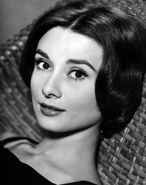 Audrey Hepburn Hair, Best Classic Movies, Audrey Hepburn Poster, Tw 125, Vintage Foto's, Audrey Hepburn Quotes, Henry Mancini, Billy Wilder, Andy Williams