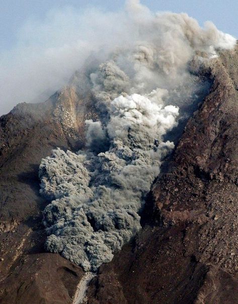 Mount Merapi, Pyroclastic Flow, Volcano Lava, Erupting Volcano, Earth Wind & Fire, Central Java, Geology Rocks, Force Of Nature, Lava Flow