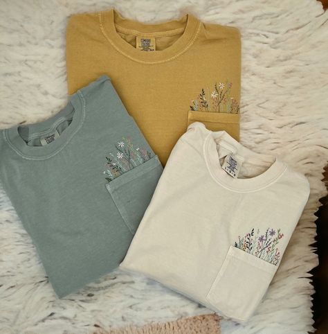 Spring Clothing, Comfort Colors Tshirt, Hand Embroidery Projects, Floral Pocket, Embroidered Tee, Embroidered Crewneck, Shirt Embroidery, Flower Shirt, Embroidery Inspiration