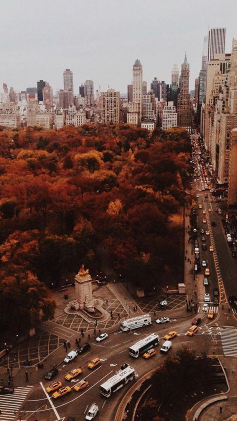 Nyc Fall Wallpaper, Central Park Aesthetic, Nyc In The Fall, Central Park Fall, Nyc Autumn, Nyc Fall Outfits, Nyc Wallpaper, Danielle Victoria, Nyc Central Park