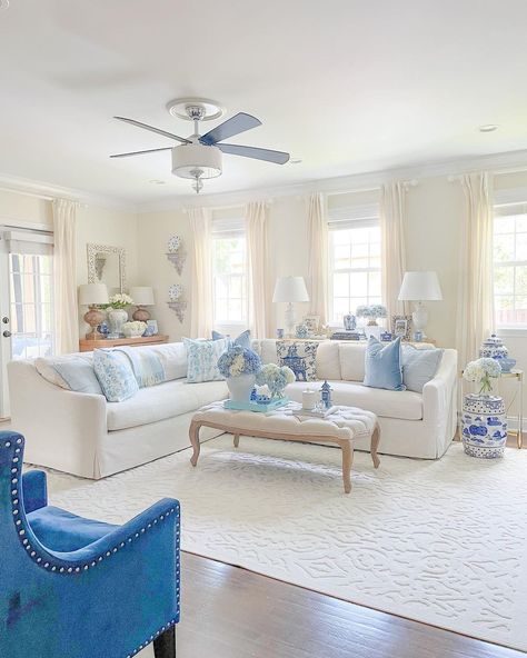 #grandmillennial • Instagram Blue White Living Room, French Country Living Room Ideas, Southern Living Rooms, Country Living Room Ideas, Blue And White Living Room, French Country Living, French Country Living Room, French Country Design, Country Living Room