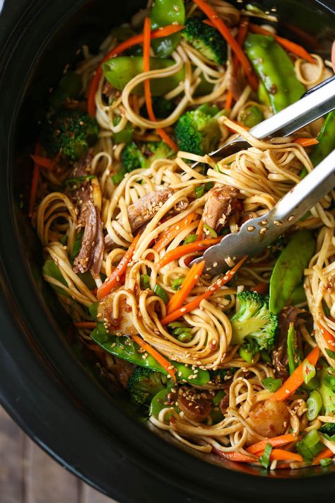 Slow Cooker Lo Mein - Skip delivery and try this veggie-packed takeout favorite for a healthy dinnertime meal that is easy to make right in your crockpot! Slow Cooker Lo Mein, Quick Slow Cooker Meals, Crockpot Recipes For Two, Fall Slow Cooker, Delicious Slow Cooker Recipes, Slow Cooker Pasta, Slow Cooker Beef Stew, Lo Mein, Slow Cooker Dinner