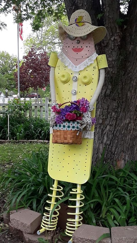 I was so excited when I learned about the Ironing board projects. This is my new garden friend... introducing Gladys. 2022 Ironing Board Lady Gift, Ironing Board People, Ironing Board Garden Lady, Ironing Board Scarecrow, Tin Can Man Garden Art, Old Tractor Yard Art, Concrete Diy Garden, Scarecrows For Garden, Yard Art Crafts