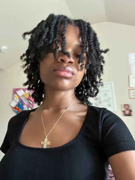 Twists Black Women Short, Natural Twist Styles For Short Hair, Twists On Medium Length Natural Hair, Side Part Twists Natural Hair, Jumbo Twists On Natural Hair, Hairstyles For Short Length Hair Black Natural, Mini Locs Black Women, Layered Mini Twists, Mini Twist With Bangs