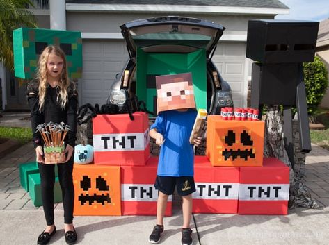 For this Halloween season, get a few Minecraft Trunk or Treat ideas to thrill the kids with...and be a top competitor for the "Best Trunk" prize! Minecraft Trunk Or Treat, Halloween Car Decorations, Trunk Or Treat Ideas, Minecraft Theme, Pig Costumes, Stick Figure Family, Halloween Trends, Minecraft Birthday, Treat Ideas