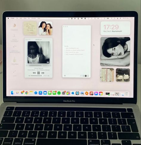 Macbook Hacks, Computer Aesthetic, Pink Macbook, Desktop Wallpaper Macbook, Macbook Air Wallpaper, Macbook Desktop, Mac Ipad, Cute Laptop Wallpaper, Mac Wallpaper