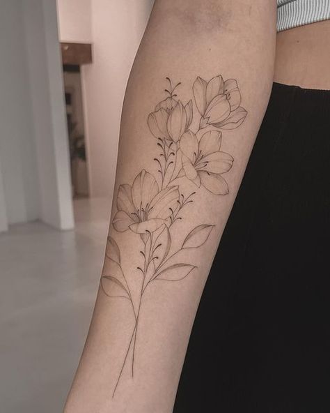 Fine Line Black And Grey Flower Tattoo, Soft Flower Tattoo, Fine Line Tattoo Flowers, Fine Line Flower Tattoo, Gratitude Tattoo, Floral Back Tattoos, Pretty Flower Tattoos, Wrap Tattoo, Bts Tattoos