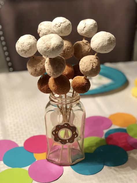 Donut hole centerpiece ! #donutparty Sprinkle Table Centerpiece, Donut Themed Birthday Party Centerpiece, Doughnut Centerpiece Ideas, Donut Centerpiece Ideas, Donut Party Centerpieces, Donut Centerpieces, Shark Cakes, Donut Cookies, Donut Theme Party