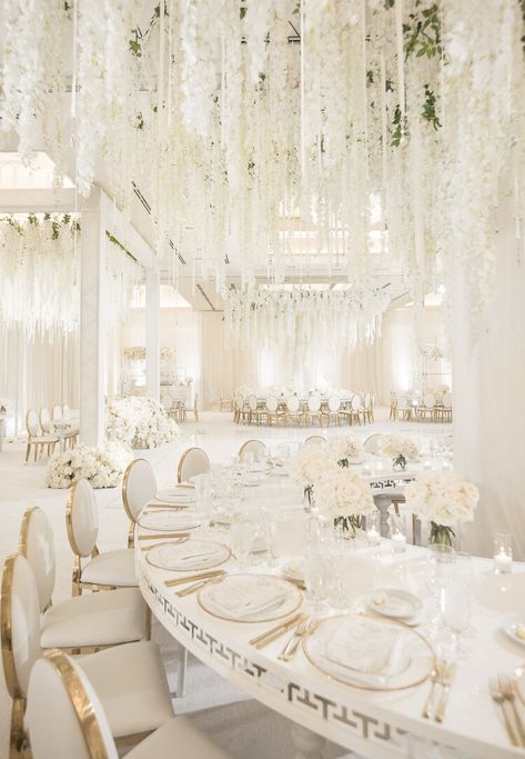 Wedding Room Decorations, White Wedding Decorations, Wedding Hall Decorations, Church Wedding Decorations, Luxury Wedding Decor, Elegant Wedding Reception, All White Wedding, Beach Wedding Decorations, Wedding Hall