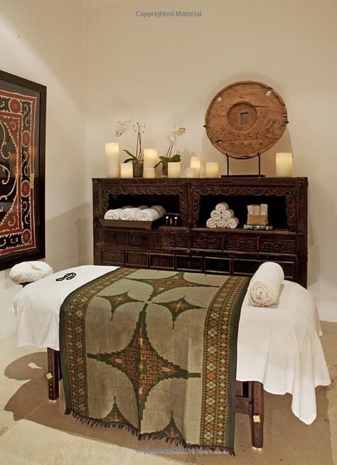 Massage Room Ideas Decor Bohemian, Reiki Room Decor, Healing Room Ideas, Sala Zen, Reiki Room Ideas, Spa Room Ideas, Massage Room Design, Spa Massage Room, Massage Room Decor