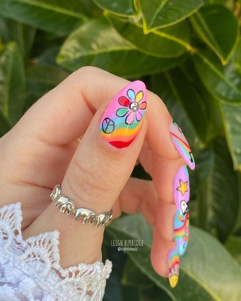 Festival, hippy, rainbow, summer gel nails. Handpainted nail art. Flower power, yin and yang, peace, emoji, smiley nails Flower Power Nail Art, Nails Hippy, Hippie Nail Art Boho, Hippy Nail Designs, Hippie Nail Designs, Flower Power Nails, Peace Emoji, Groovy Nail Art, Hippie Nail Art