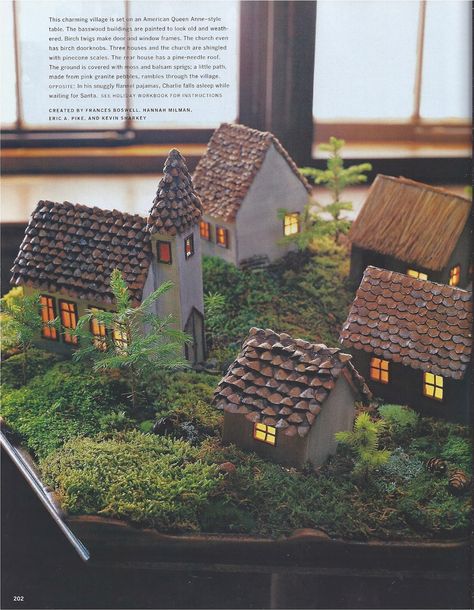 Lighted Village Jul Diy, Putz House, Glitter Houses, Putz Houses, Holiday Village, Christmas Villages, Miniature Houses, Paper Houses, Village Houses