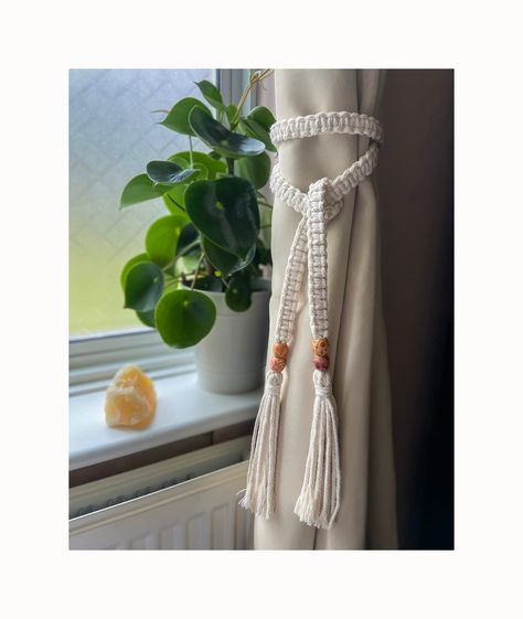 Macrame Curtain Tie Backs, Rideaux Boho, Macrame Boho Decor, Curtain Holdback, Modern Window Treatments, Home Decoration Wedding, Earring Hanger, Curtain Holdbacks, Accessories Boho