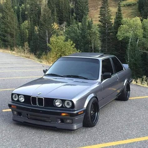 Bmw E30 Coupe, Tmax Yamaha, Serie Bmw, Dream Cars Bmw, Bmw E30 M3, Bmw Classic Cars, Best Jdm Cars, Euro Cars, Foose