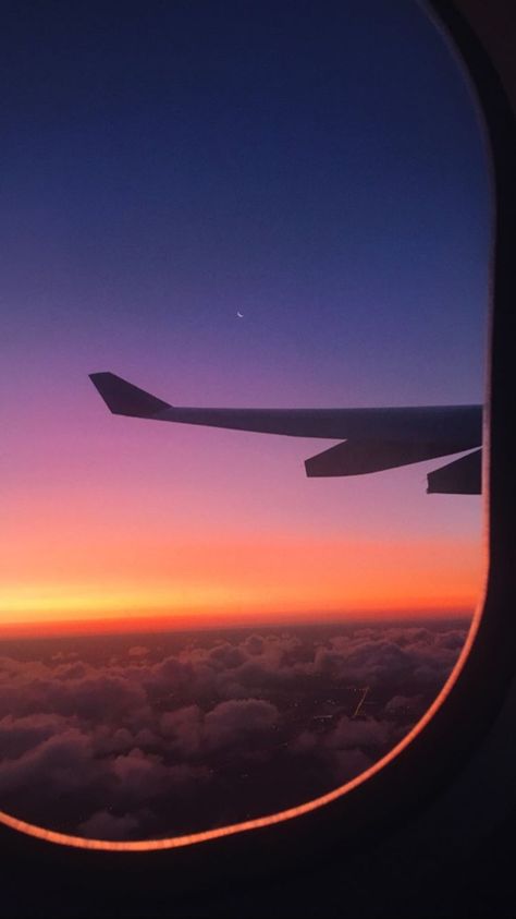 Sunset From Plane Window, Airplane Window View Sunset, Plane Window Aesthetic Sunset, Aesthetic Airplane Window, Aesthetic Airplane, Photo Avion, Plane View, Airplane Window View, Airplane Wallpaper