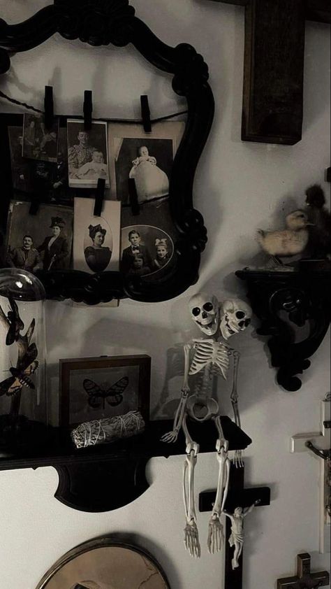 Witch Room Aesthetic, Goth Room Aesthetic, Gothic House Decor, Goth Room, Horror Room, Gothic Decor Bedroom, Gothic Room, Goth Room Decor, Witch Room