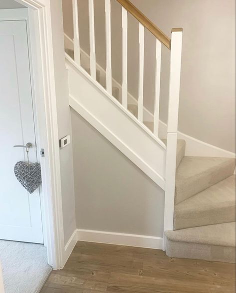 Light Wood Banister, White And Oak Staircase, Coloured Bannister, Wooden Bannister Ideas, Neutral Hallway Ideas, Stairs And Landing Decor, Stair Bannister, Weavers Cottage, White Banister