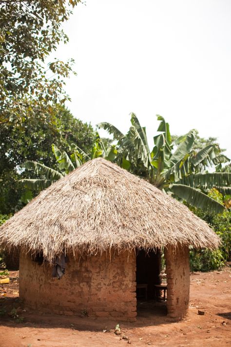 Uganda Hut | photography by http://www.almondleafstudios.com/blog African Hut, Uganda Africa, Uganda Travel, African Village, Rural Architecture, Gorilla Trekking, Landlocked Country, City Photos, Traditional Houses