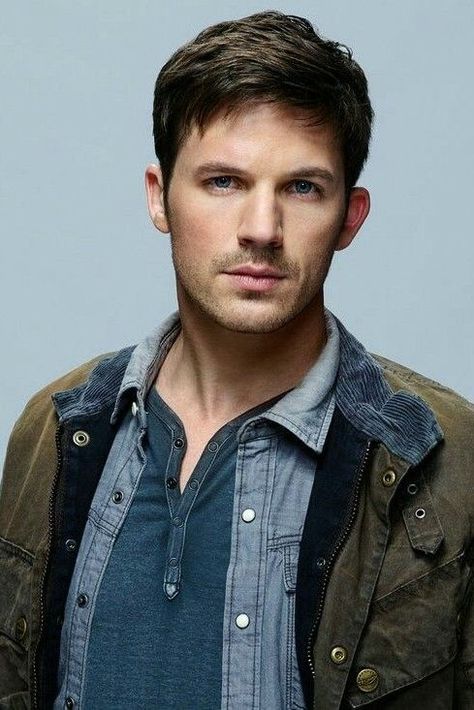 Matt Lanter Timeless, Matt Lanter, Dad Bod, Actrices Hollywood, Anakin Skywalker, Fiction Writing, Tv Stars, Then And Now, A Good Man