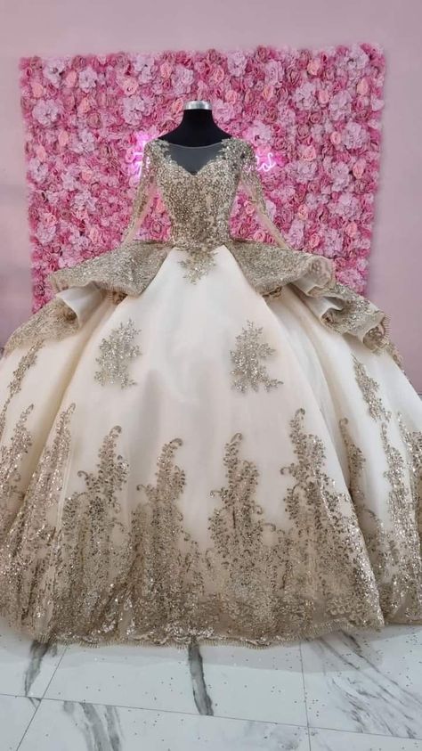 Gold Long Sleeve Quinceanera Dresses, Gold And Champagne Quinceanera Dresses, White Gold Quinceanera Dresses, Fancy Quinceanera Dresses, Quinceanera Dresses Gold And White, White And Gold Quince Dress, Golden Quinceanera Dresses, White And Gold Quinceanera Dresses, Gold Dama Dresses