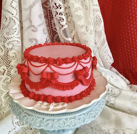 Pink and red cake, pink cake with red frosting Red And Pink Cakes, Pink And Red Vintage Cake, Pink And Red Heart Cake, Pink And Red Wedding Cake, Pink And Red Birthday Cake, Red Cake Aesthetic, Pink And Red Cake, Red Vintage Cake, Bride To Be Cakes Ideas