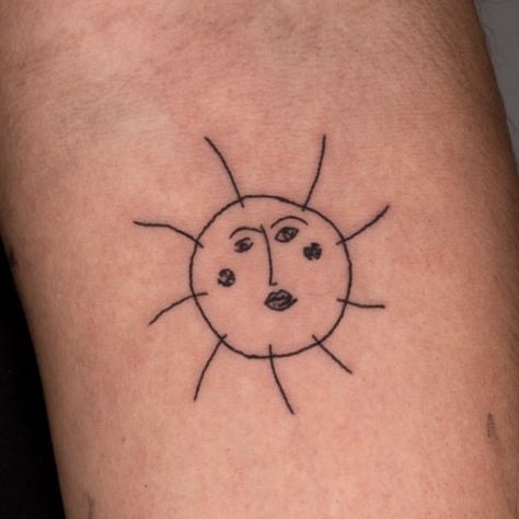 Lorde Tattoo Solar Power, Solar Power Lorde Tattoo, Solar Power Tattoo, Ribs Lorde Tattoo, Lorde Tattoo Ideas, Lorde Tattoo, Ribs Lorde, Aesthetic Tattoo Ideas, Art Inspired Tattoos