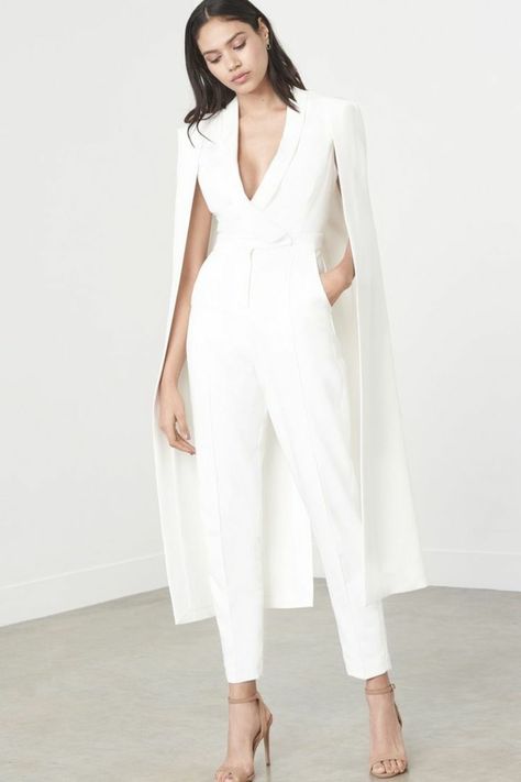 combinaison blanche mariage à cape White Jumpsuits, Wedding Pantsuit, Cape Jumpsuit, Gaun Fashion, Bridal Jumpsuit, Wedding Jumpsuit, Jumpsuit Elegant, Jumpsuit Outfit, White Jumpsuit