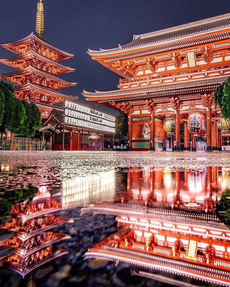 12k Likes, 123 Comments - 🇯🇵Japan TripX🇯🇵 (@japan_trip_x) on Instagram: “. . Tag→#japan_trip_x . . . 📍Senso-ji Temple Tokyo ,Japan . . 📸@ubutsq . . . #super_japan_channel…” Tokyo Temple, Tokyo Aesthetic, Beautiful Places In Japan, Sensoji Temple, Ancient Japan, Japan Architecture, Asian Architecture, Reflection Photography, Go To Japan