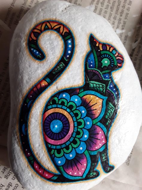 Stone Painting Cat, Cats Painted On Rocks, Rock Painting Cat, Rock Painting Cats, Cat Rock Painting Ideas, Cat Mandala Art, Cat Painted Rocks, Rocks For Garden, Garden Rock Art