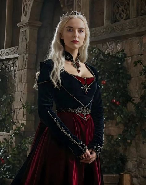 Warrior Queen Aesthetic, Targaryen Dress, Reign Outfits, Westeros Fashion, Hollywood Costume, Queen Aesthetic, House Clothes, The Way He Looks, Fantasy Dresses