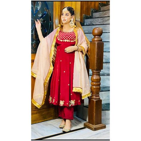 ‘Anmol’ by Irvan and Rupinder on Instagram: “@readywithdivleenmaggo in a rich Oxblood red structured bespoke anrkali with embellished sequins and zari work with a fabric manipulated…” Bridal Suits Punjabi, Punjabi Suits Party Wear, Dupatta Dress, Patiala Suit Designs, Punjabi Suits Designer Boutique, Dress Pakistani, Embroidery Suits Punjabi, Suit Salwar, Designer Punjabi Suits