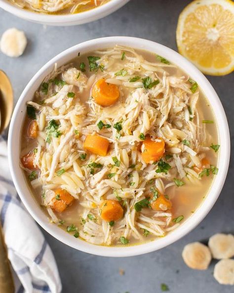 Elizabeth Marino | The Clean Eating Couple on Instagram: "counting down the top 5 recipes of the year! Number 4: lemon chicken soup 🍋🍜 this is personally one of my favorite meals. it’s easy to make and perfect if you want a cozy meal or if you’re sick! Have you tried it? comment ‘soup’ and i’ll send you the recipe! heres the recipe👇 🔹1 tablespoon olive oil 🔹1/2 cup celery chopped finely 🔹1 cup onion chopped finely 🔹1 tablespoon garlic minced, about 5 cloves 🔹2 cups carrots sliced in small circles 🔹1/2 teaspoon salt 🔹1/2 teaspoons pepper 🔹1/2 teaspoon dried parsley 🔹1/4 teaspoon dried thyme 🔹4 bay leaves 🔹1.5 lb boneless, skinless chicken breasts about 3 chicken breasts 🔹6 cups chicken broth low or no salt (1.5 quarts) 🔹1/2 cup fresh squeezed lemon juice (off to the side) 🔹 Chicken Soup Healthy Clean Eating, Chicken Soup Healthy, Greek Lemon Soup, Healthy Lemon Chicken, Butter Beef, The Clean Eating Couple, Clean Eating Couple, Gf Pasta, Greek Lemon Chicken Soup