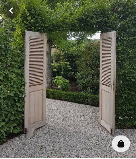 Old Shutters, Garden Entrance, Interior Modern, Courtyard Garden, Garden Cottage, Garden Fence, Garden Gates, Back Garden, Backyard Landscaping Designs