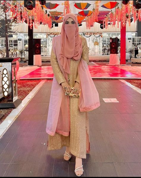 Niqab Wedding Dress Hijab Styles, Hijabi Niqabi Aesthetic, Niqab Outfit Ideas, Pakistani Dresses With Hijab, Muslim Wedding Dress Hijab Bride Pakistani, Niqab Wedding Dress, Hijab Style For Party, Hijab With Desi Clothes, Desi Hijabi Outfits