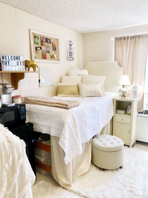 Dorm Room Ideas Alabama, Tutwiler Dorm Alabama, Alabama Dorm Room Ideas, University Of Alabama Dorm Room, Bama Dorm Room, Alabama Dorm Room, University Dorm Room Decor, Minimalist Dorm, College Bedroom