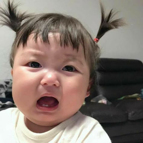 Angry Cute, Angry Baby, Angry Child, Funny Cat Wallpaper, Cute Babies Photography, Cute Funny Pics, Ulzzang Kids, Baby Faces, Cute Couple Outfits