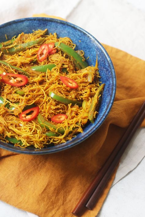 Vegan Singapore Noodles - Supper in the Suburbs Vegan Singapore Noodles, Singaporean Food, Singapore Noodles, Cantonese Food, Chinese Takeaway, The Suburbs, Curry Paste, Red Chilli, Inspired Recipes