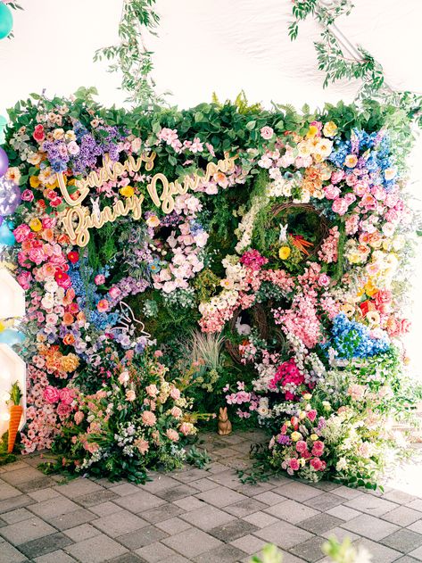 A colorful floral filled dream! | floral inspiration, floral summer, floral decor, flower decorations, floral wall, birthday floral decoration, floral party decorations, floral styling, floral party,planner,decor planner, event planner, event stylist,birthday party, birthday party ideas, party idea,kids party, fun birthday, colorful birthday party,party decorations ideas, decorations party, decor birthday, birthday ideas party, wedding planner #kidsbirthday #birthdayparty #partytheme #floralwall Photowall Ideas Party, Floral Photo Booth, Lemon Shots, Garden Backdrop, Flower Explosion, Photowall Ideas, White Wedding Ceremony, Floral Walls, Floral Party Decorations