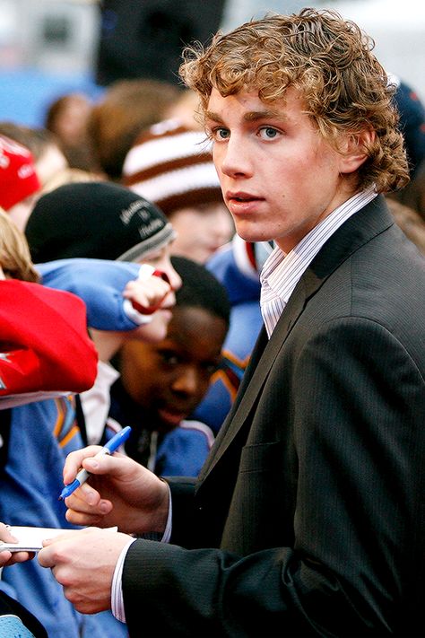 Patrick Kane Mullet, Chicago Blackhawks Wallpaper, Chicago Blackhawks Hockey, Hockey Baby, Patrick Kane, Jonathan Toews, Blackhawks Hockey, Hockey Girls, Under My Skin