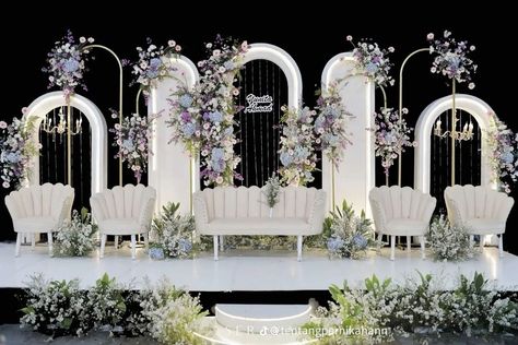 Dekor Pernikahan Aesthetic, Pelaminan Aesthetic, Dekor Pelaminan, Stage Pictures, Engagement Backdrop, Dekorasi Wedding, Decoration Engagement, Engagement Stage Decoration, Reception Stage