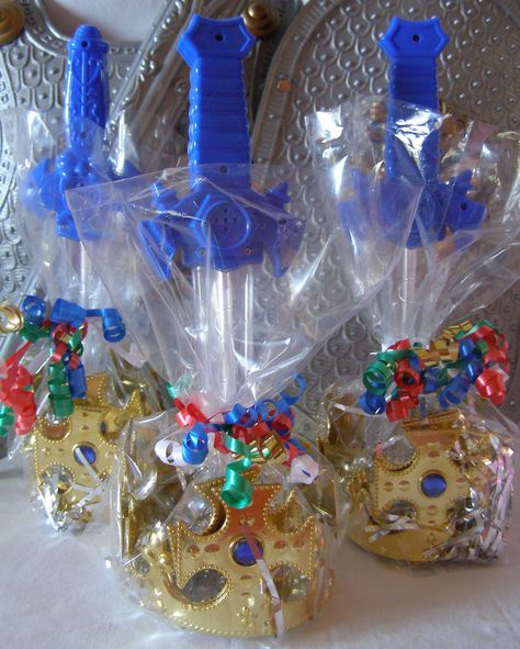 Boys Favors at a Princess Party. Crown and Light up Sword from My Princess Party to Go. http://www.myprincesspartytogo.com/Boysdressup.html #boyspartyfavors #knightparty Prince And Princess Party Favors, Castle Party Favors, Princess Party Goodie Bags, Disney Princess Favors, Princess Goody Bag Ideas, Princess Party Favors For Boys, Knights Birthday Party Ideas, Princess Theme Party Favors, Princess Party Favor Ideas