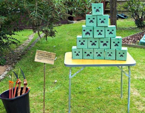 Minecraft Obstacle Course Ideas, Unspeakable Birthday Party Ideas, Minecraft Party Ideas Games, Minecraft Birthday Games, Minecraft Games For Birthday Parties, Minecraft Party Activities, Minecraft Birthday Party Games, Minecraft Birthday Decorations, Minecraft Party Ideas